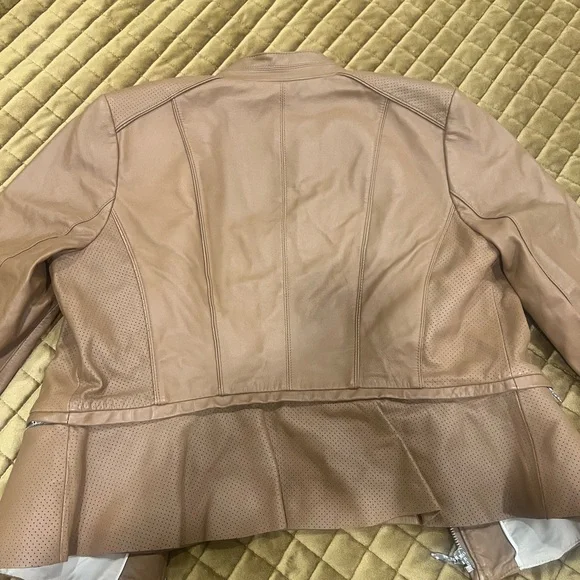 ✨✨✨White House Black Market Light Brown/ Carmel GENUINE Leather Jacket✨✨✨ - Picture 4 of 10
